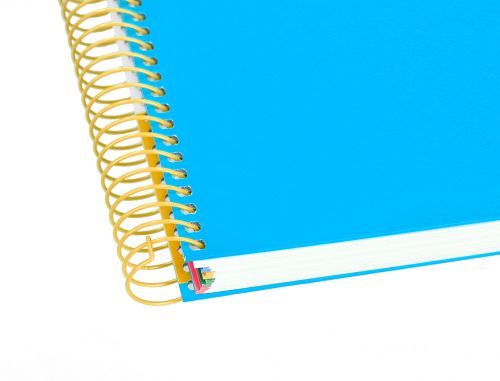 Caderno espiral din a5 antartik capa forrada 120 f 100 gr quadricula 5 mm 5 bandas de cores cor azul ,  , 74592 , 8423473745926